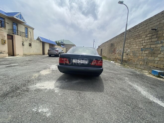 Mercedes E 240 1999, 360,000 km - 2.4 l - Bakı
