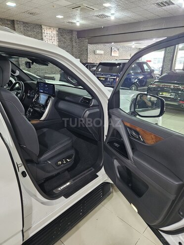 Lexus LX 600-16