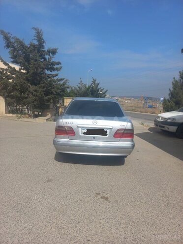 Mercedes E 220 d 2001, 220,000 km - 2.2 l - Bakı