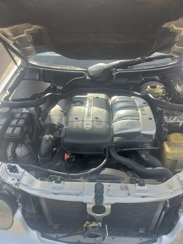 Mercedes E 220 d 2001, 220,000 km - 2.2 l - Bakı