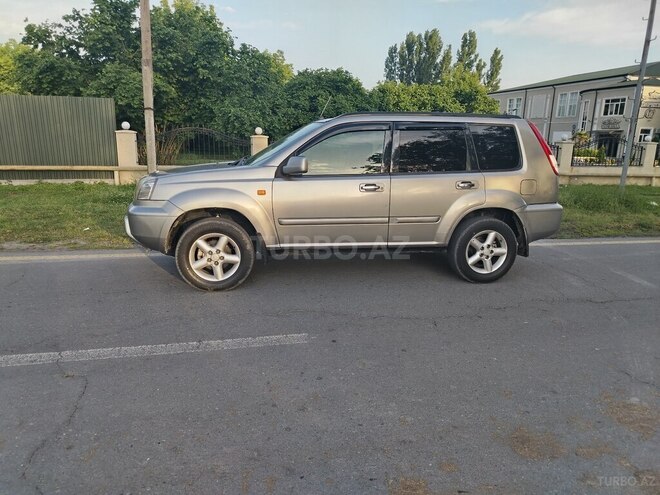 Nissan X-Trail 2000, 240,000 km - 2.0 l - Qax
