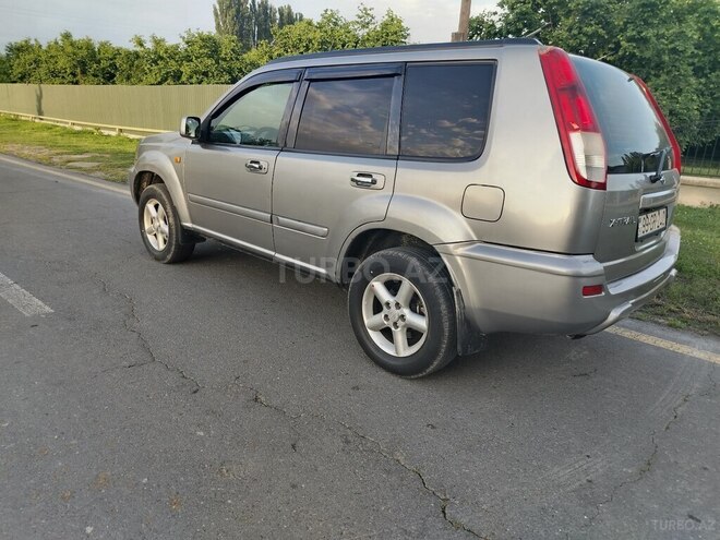 Nissan X-Trail 2000, 240,000 km - 2.0 l - Qax