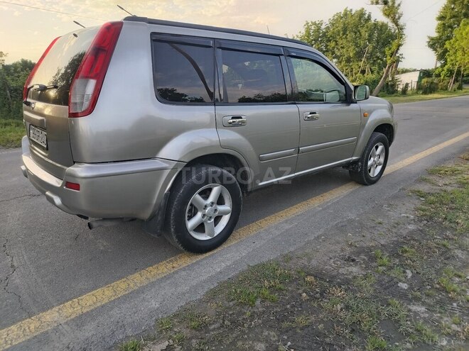 Nissan X-Trail 2000, 240,000 km - 2.0 l - Qax