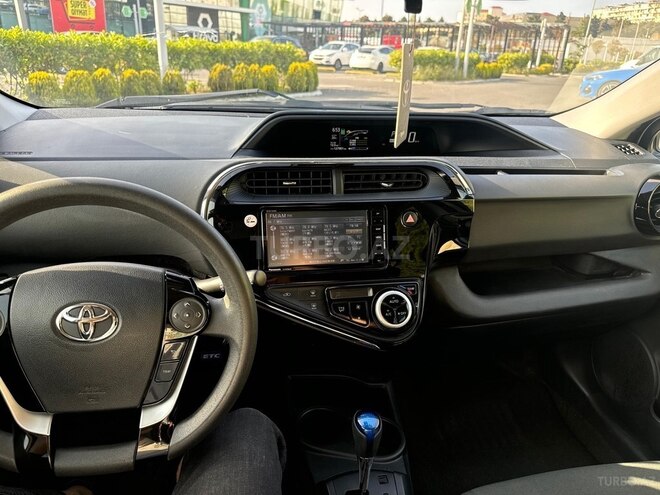 Toyota Aqua-10