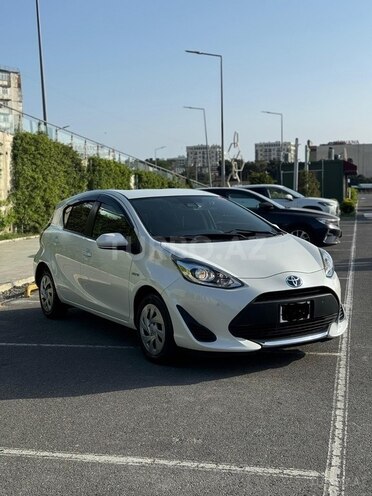 Toyota Aqua-3