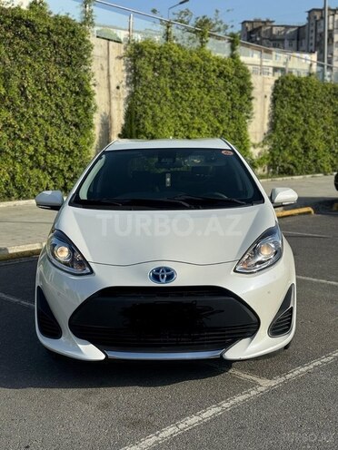 Toyota Aqua-2