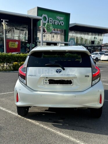 Toyota Aqua-5