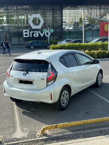 Toyota Aqua-4