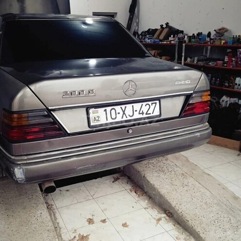 Mercedes E 220 d 1990, 250,000 km - 2.2 l - Saatlı