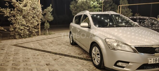 Kia Ceed 2010, 330,000 km - 1.6 л - Şirvan