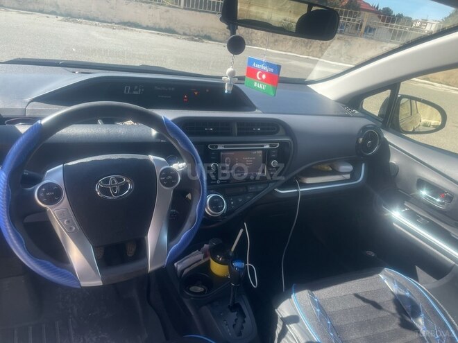 Toyota Prius C 2015, 169,000 km - 1.5 l - Bakı