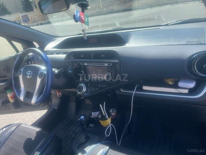 Toyota Prius C 2015, 169,000 km - 1.5 l - Bakı