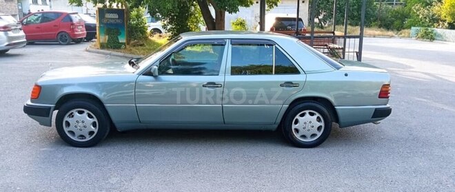 Mercedes E 200 1992, 275,336 km - 2.0 l - Bakı