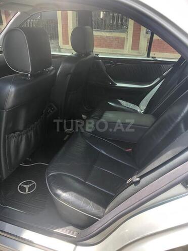 Mercedes E 240 2000, 296,000 km - 2.4 l - Gəncə