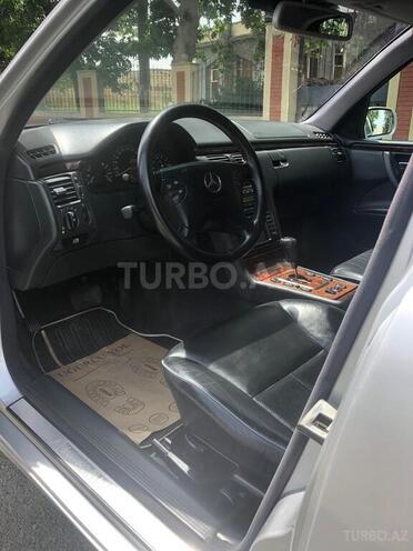 Mercedes E 240 2000, 296,000 km - 2.4 l - Gəncə