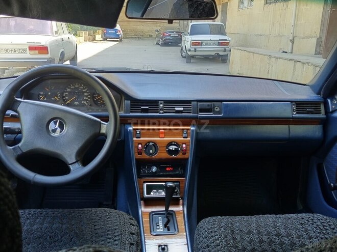 Mercedes E 200 1992, 275,336 km - 2.0 l - Bakı