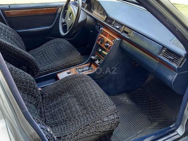 Mercedes E 200 1992, 275,336 km - 2.0 l - Bakı