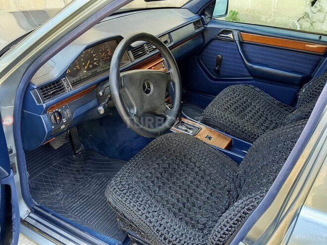 Mercedes E 200 1992, 275,336 km - 2.0 l - Bakı