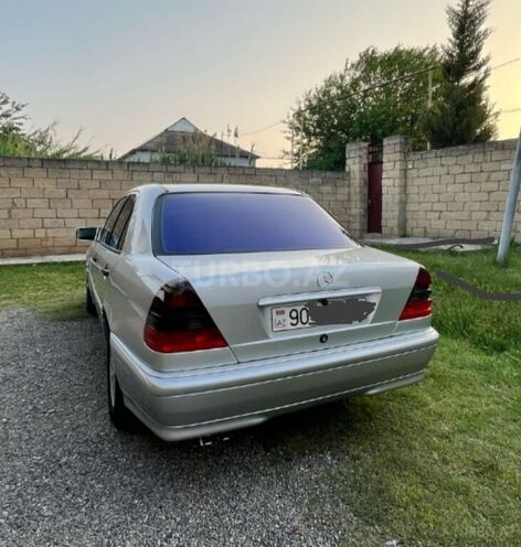 Mercedes C 220 2000, 386,991 km - 2.2 l - Sabirabad