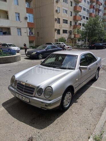 Mercedes E 240 1997, 293,000 km - 2.4 l - Bakı