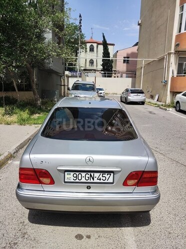 Mercedes E 240 1997, 293,000 km - 2.4 l - Bakı