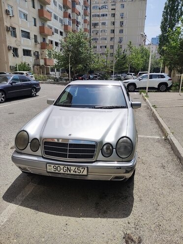 Mercedes E 240 1997, 293,000 km - 2.4 l - Bakı