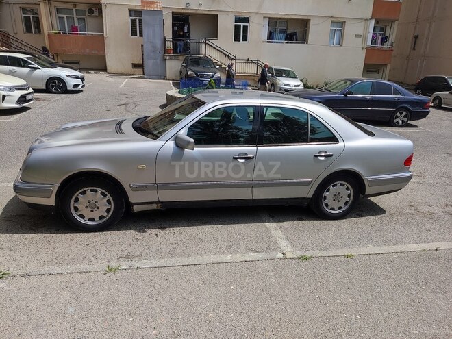 Mercedes E 240 1997, 293,000 km - 2.4 l - Bakı