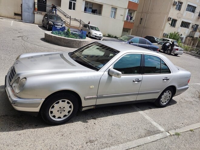 Mercedes E 240 1997, 293,000 km - 2.4 l - Bakı