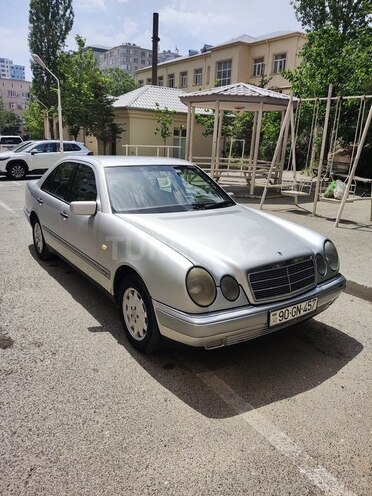 Mercedes E 240 1997, 293,000 km - 2.4 l - Bakı