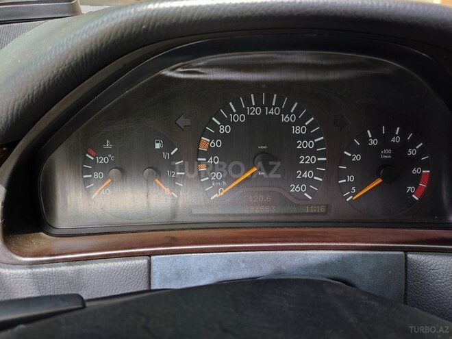 Mercedes E 240 1997, 293,000 km - 2.4 l - Bakı