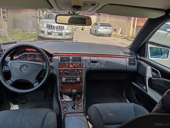 Mercedes E 240 1997, 293,000 km - 2.4 l - Bakı
