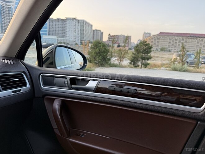 Volkswagen Touareg-12