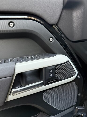 Land Rover Defender 2023, 28,000 km - 3.0 l - Bakı