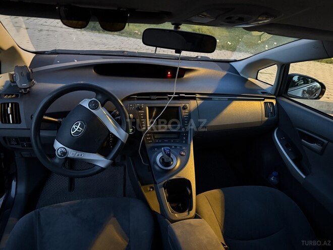 Toyota Prius-6