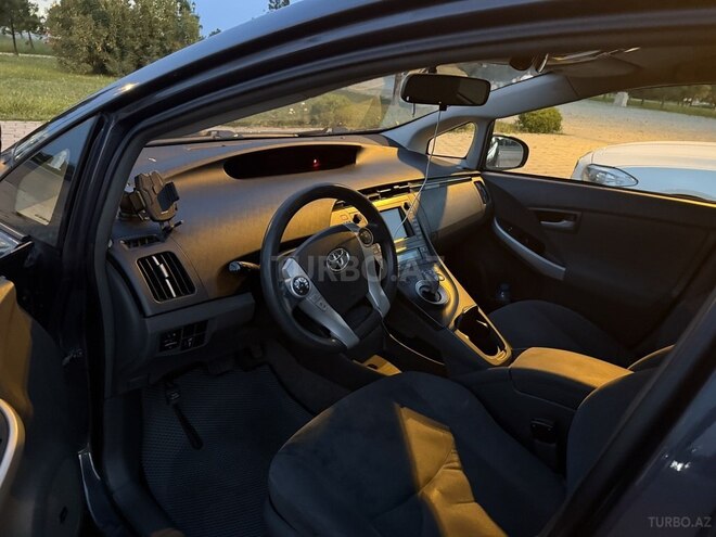 Toyota Prius-7