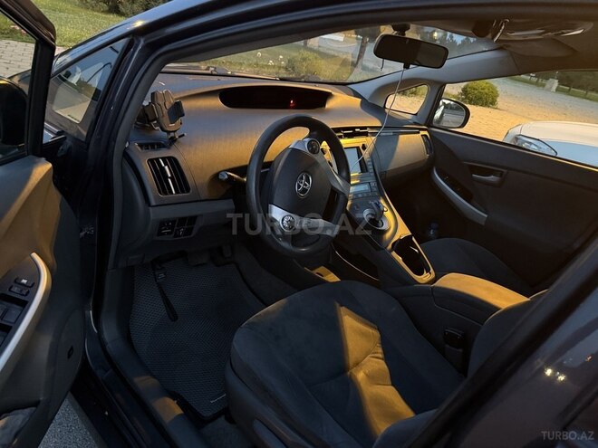 Toyota Prius-5