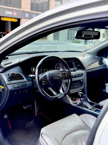 Hyundai Sonata-11