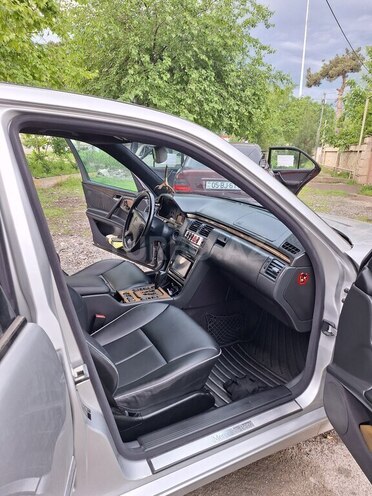 Mercedes E 270 2001, 319,000 km - 2.7 l - Ağstafa