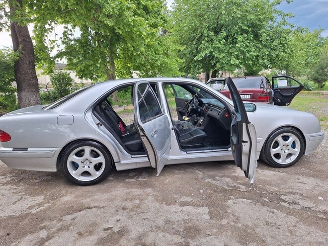 Mercedes E 270 2001, 319,000 km - 2.7 l - Ağstafa