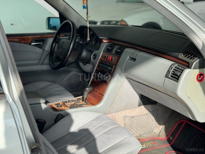 Mercedes E 240 1999, 297,000 km - 2.4 l - Bakı