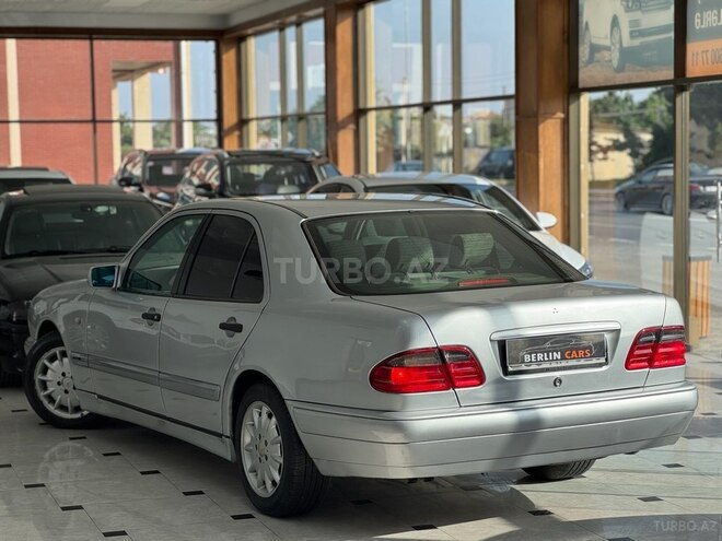 Mercedes E 240 1999, 297,000 km - 2.4 l - Bakı