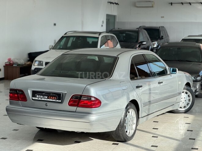 Mercedes E 240 1999, 297,000 km - 2.4 l - Bakı