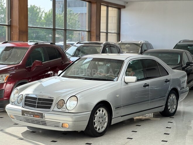 Mercedes E 240 1999, 297,000 km - 2.4 l - Bakı