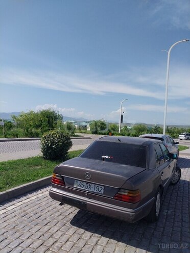Mercedes E 250 1991, 445,000 km - 2.5 l - Bakı