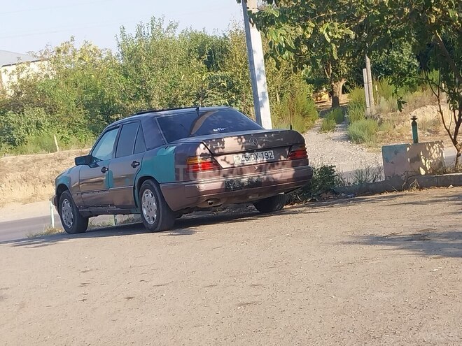 Mercedes E 250 1991, 445,000 km - 2.5 l - Bakı