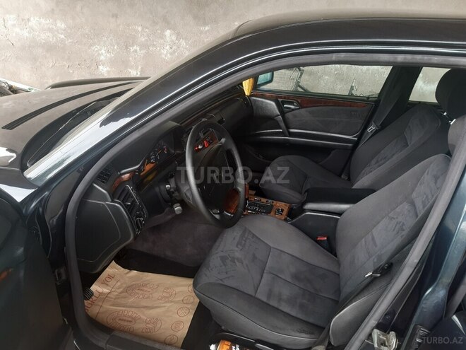 Mercedes E 240 1997, 345,900 km - 2.4 l - Masallı