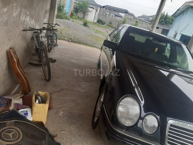 Mercedes E 240 1997, 345,900 km - 2.4 l - Masallı