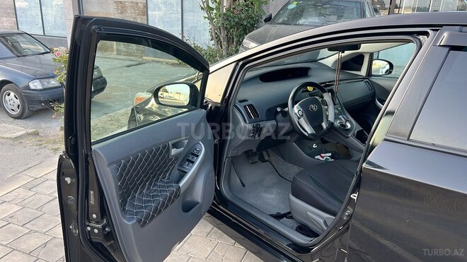 Toyota Prius-5