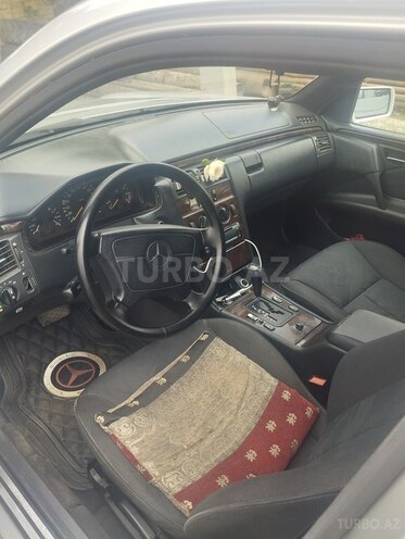 Mercedes E 230 1997, 366,523 km - 2.3 l - Quba