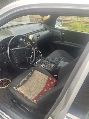 Mercedes E 230 1997, 366,523 km - 2.3 l - Quba